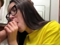 Risky Fuck And Blowjob In The Fitting Room Of The Store